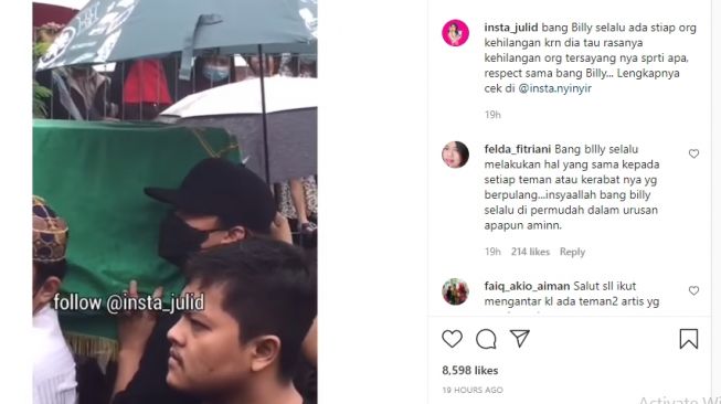 Billy Syahputra ikut menggotong peti jenazah Vanessa Angel [Instagram/@insta_nyinyir]