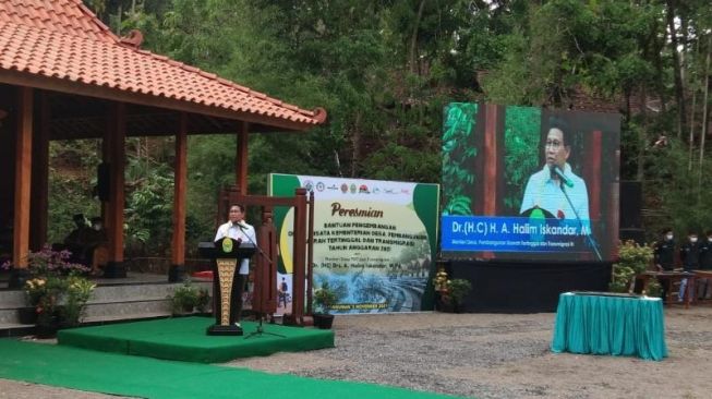 Mendes PDTT Kunjungi Hutan Pinus Sari Mangunan: BUMDes Harus Sejahterakan Warga Desa