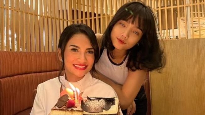 Kenangan Vanessa Angel dan Adik Ipar. [Instagram/vanessaangelofficial]