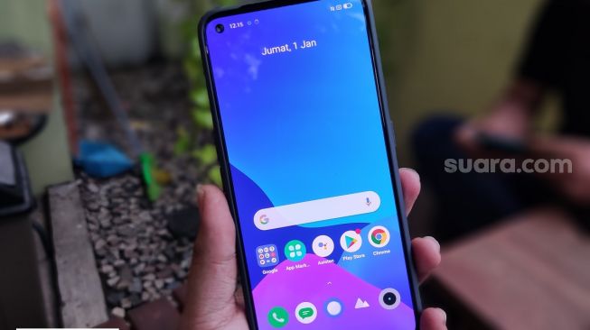 realme GT Neo2. [Suara.com/Dicky Prastya]