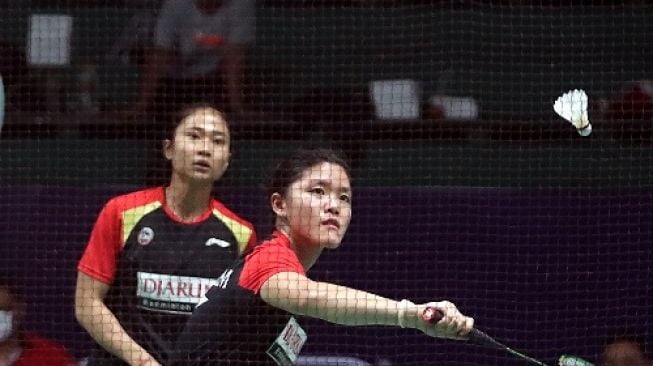 Ni Ketut Mahadewi Istarani/Serena Kani, ganda putri PB Djarum, turun di kategori Ganda Dewasa Putri di YUZU Isotonic Akmil Open 2021. Pertandingan ini berlangsung di GOR Djarum, Magelang, Jawa Tengah, pada Kamis (4/11). [Yuzu Isotonic Akmil Open 2021/Megapro]