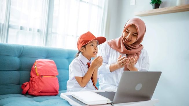 Dear Orangtua, Simak Tips Atasi Burnout saat Dampingi Anak Belajar. (Dok: Zenius)