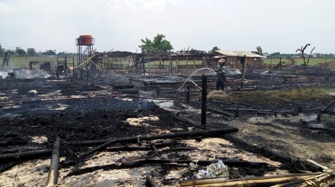 Rumah Makan Saung Abah Cianjur di Babelan setelah api berhasil dipadamkan damkar.[Imam Fhaisal]