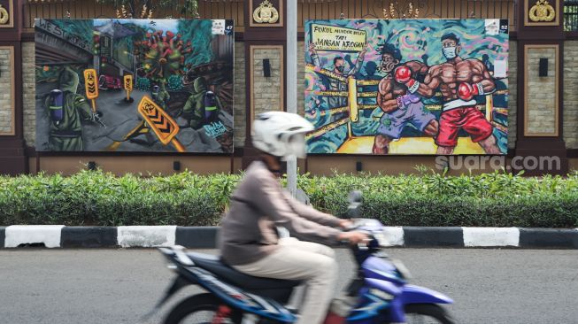 Mural Bertema Polisi dan Pandemi Hiasi Jalan Trunojoyo