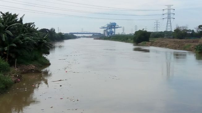 Kali Cikarang Bekasi Laut, kali buatan atasi banjir dan juga transportasi kapal Tongkang Batubara. [Imam Fhaisal]