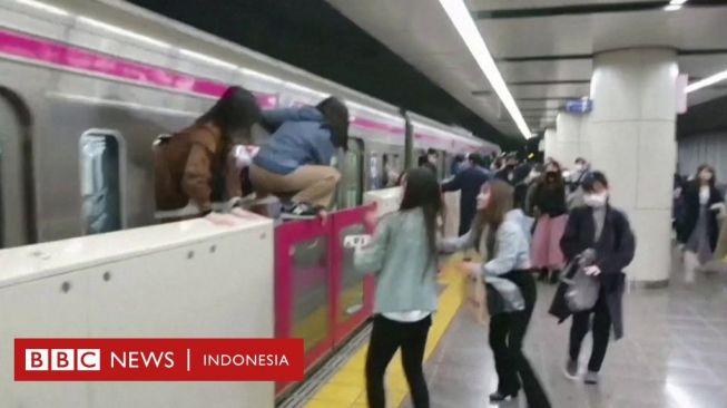 Serangan Pisau Mengerikan dan Aksi Pembakaran di Kereta Bawah Tanah Tokyo