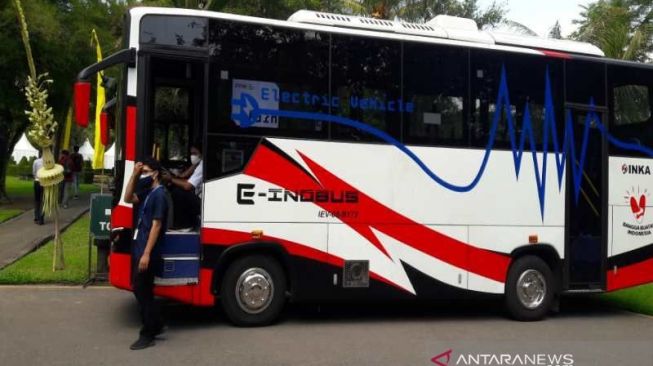 PT INKA dan PT VKTR Tanda Tangan Nota Kesepahaman di Sektor Bus Listrik