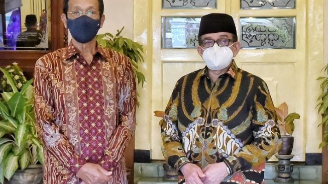 Ketua Majelis Syuro PKS, Salim Segaf Al-Jufri bertemu Gubernur DIY, Sri Sultan HB X di Kompleks Kepatihan Yogyakarta, Sabtu (06/11/2021). [Kontributor / Putu Ayu Palupi]