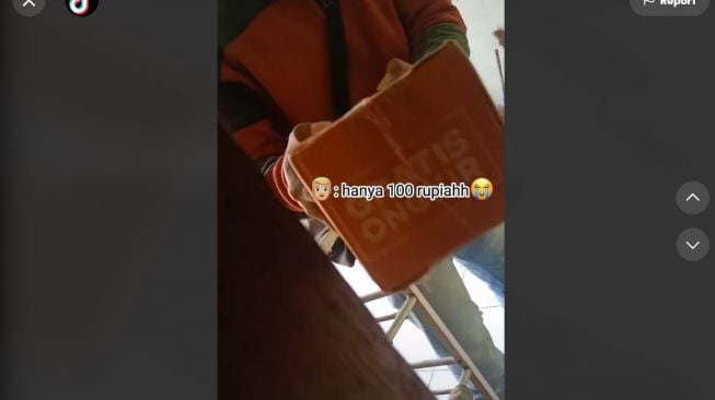 Viral Wanita Beli Barang COD, Harganya Bikin Kurir Pasrah (TikTok)