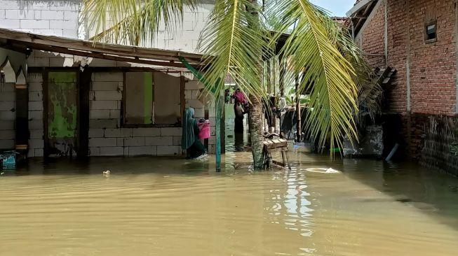 Duh Pak Bupati, Sudah 3 Hari Banjir di Gresik Belum Surut Nih