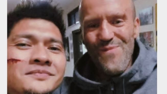 9 Potret Keakraban Iko Uwais dan Jason Statham, Main Bareng di The Expendables 4