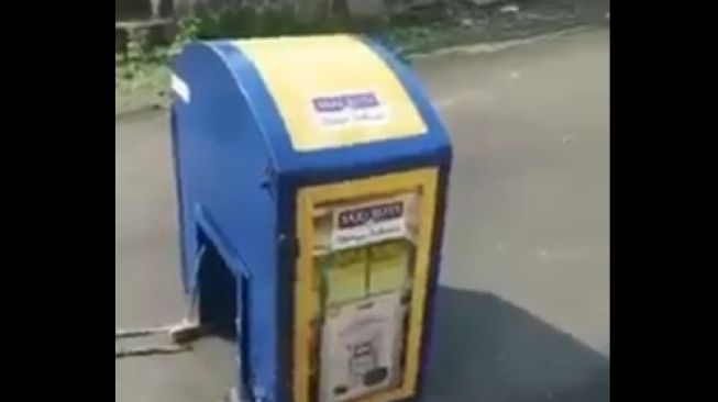 Box berisi roti terdampar di tengah jalan tanpa adanya penjual (Facebook)