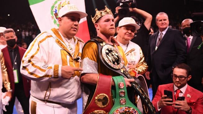 Tinju Dunia: Canelo Alvarez Bekuk Caleb Plant di Ronde 11 untuk Rengkuh Juara Sejati