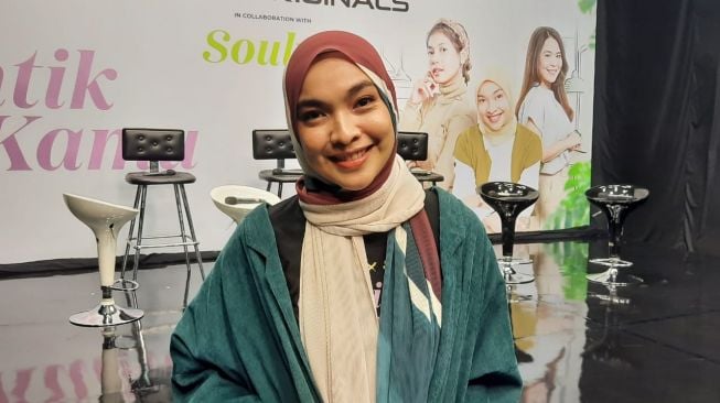 Tika Bravani, saat jumpa press series Cantik Ya Kamu, di kawasan Jalan Pajang, Jakarta Barat, Senin (8/11/2021). [Suara.com/Ismail)