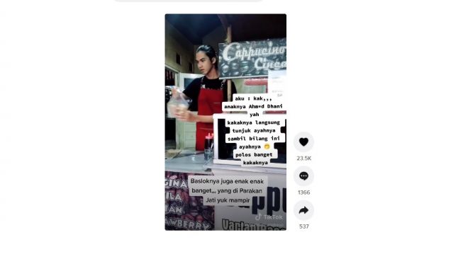 Tukang cilok viral mirip anak Ahmad Dhani. [TikTok]