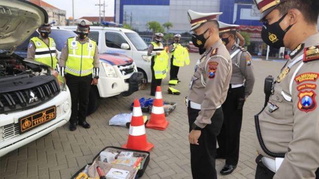 Satlantas Polrestabes Surabaya Kerahkan 302 Personel Antisipasi Dampak Cuaca Ekstrem