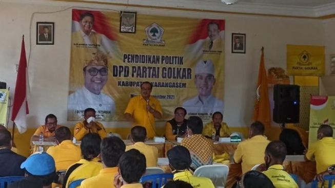 Mulai Rapatkan Barisan, Golkar Bagikan 5 Ribu KTA Untuk Kader di Karangasem Bali