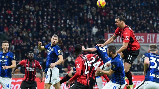 Derby Della Madonnina antara Milan vs Inter berakhir imbang 1-1. (Foto: AFP)