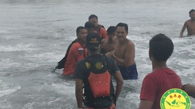 Dua Remaja Tenggelam di Pantai Cukuh Batu Tanggamus, Satu Ditemukan Tewas