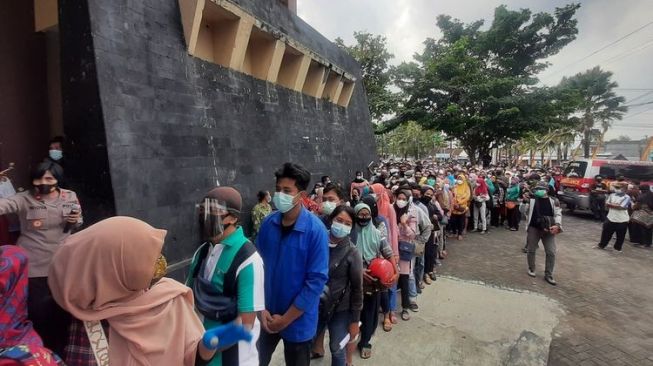 Delematis Vaksin Corona Tahun 2021