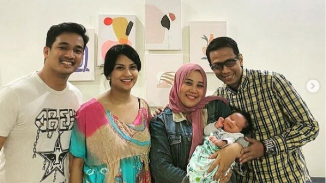 Batal Ziarah, Ibu Tiri Vanessa Angel Pingsan Hingga Dilarikan ke RS