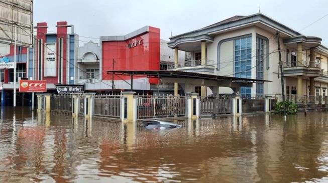 Banjir Besar di Sintang, Mobil Warga Sepauk Terendam Hingga Dua Minggu