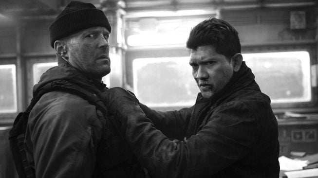 Potret Iko Uwais dan Jason Statham Syuting Bareng/ [Instagram/