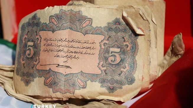 Keluarga Palestina Serahkan Uang Kertas Era Ottoman yang Dijaga Selama 106 Tahun