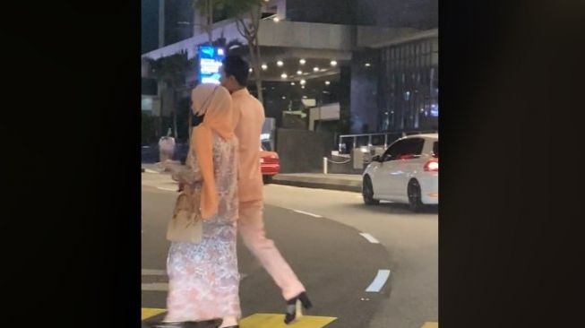 Viral Cerita di Balik Pria Pakai High Heels di Jalanan, Warganet Sebut Belahan Jiwa Sejati