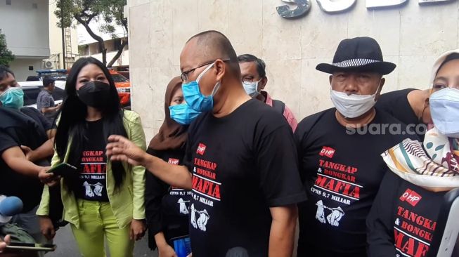 Datangi Polda Metro Jaya, Korban Penipuan Desak Putri Nia Daniaty Dipenjara
