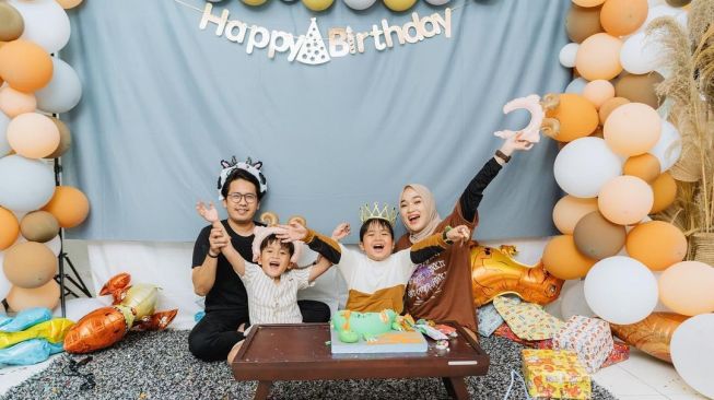 Didoakan Rujuk, 5 Potret Ayus Sabyan dan Ririe Fairus Rayakan Ultah Anak