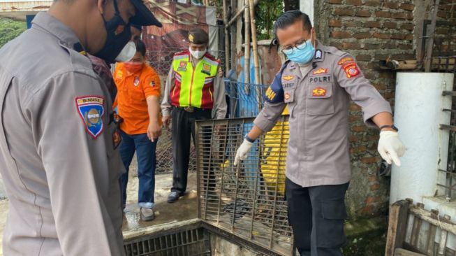 Cium Bau Mencurigakan, Petugas Kebersihan Terkejut Temukan Ini di Gorong-gorong