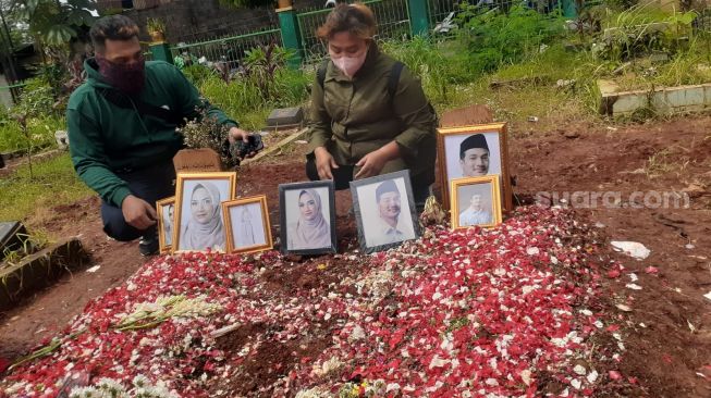 Penggali Kubur Bantah Makam Vanessa Angel Rusak dan Foto Dicuri