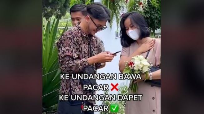 Berawal dari Buket Bunga, Pria Ini Malah Temukan Jodoh saat Pergi Kondangan