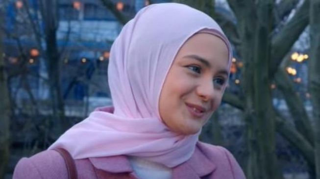 Amanda Rawles Kenakan Hijab di Film Terbaru, Ini Kata Netizen