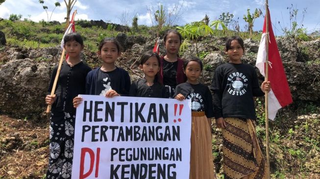 Jaringan Masyarakat Peduli Pegunungan Kendeng atau JM-PPK memperingati Hari Pahlawan yang dilakukan di tujuh kabupaten, Rabu (10/11/2021). [Dok. JM-PPK]