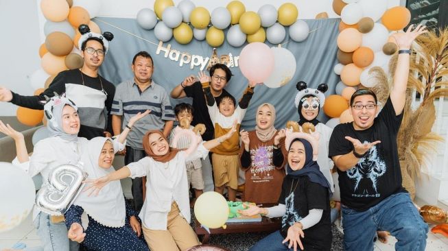 Potret Ayus Sabyan dan Ririe Fairus Rayakan Ultah Anak. [Instagram/ririe_fairus]