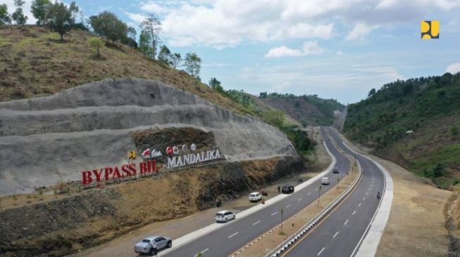 Jalan Bypass Bandara International Lombok (BIL) - Mandalika. ANTARA/HO-Kementerian PUPR 