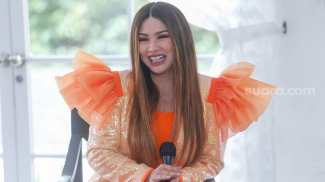 Ribut dengan Anang Hermansyah, Titi DJ Curhat Hampir Keluar dari 3 Diva