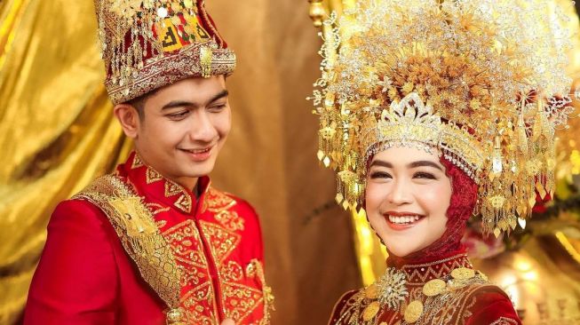 Potret Prewedding Ria Ricis dan Teuku Ryan Pakai Adat Aceh. [Instagram/fdphotography90]