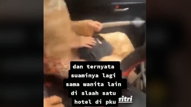Wanita pergoki suami bersama wanita lain (tiktok)