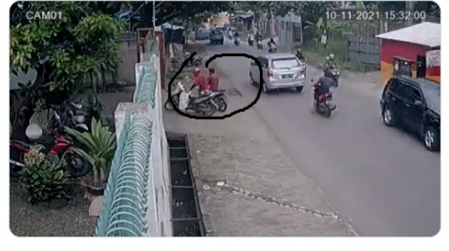 Viral, Sekarung Paket Kurir di Bogor Digondol Maling, Polisi: Kerugian Jutaan Rupiah