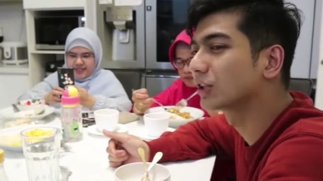 Teuku Ryan ungkap ujian jelang pernikahan. (Youtube/OkiSetianaDewi)