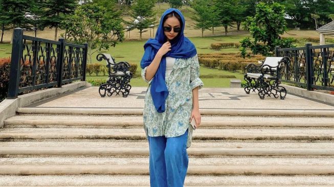 Momen BCL Ziarah ke Makam Ashraf Sinclair. [Instagram/bclsinclair]
