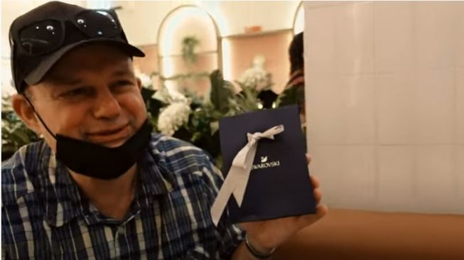 Momen Azriel Hermansyah Bertemu Orangtua Sarah Menzel. [Youtube/The Hermansyah A6]