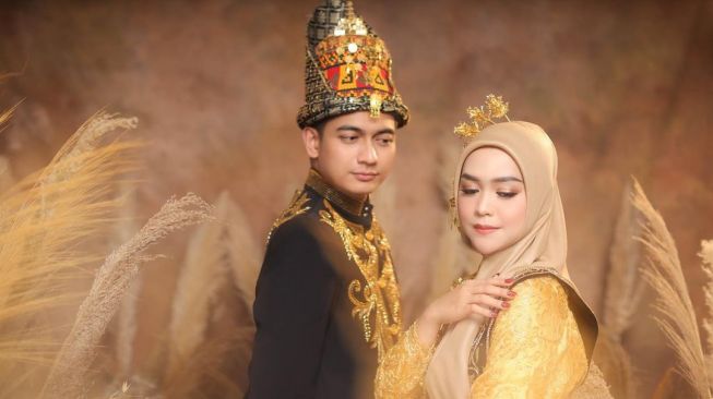 Potret Prewedding Ria Ricis dan Teuku Ryan Pakai Adat Aceh. [Instagram/fdphotography90]