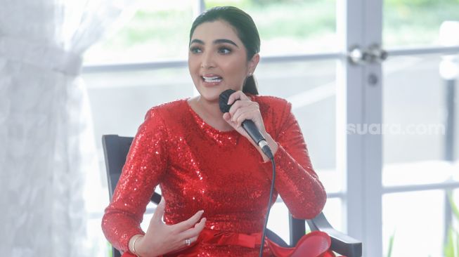 Penyanyi Ashanty saat acara perilisan single 'Superwoman' di Kawasan Sudirman, Jakarta Pusat, Kamis (11/11/2021). [Suara.com/Alfian Winanto]
