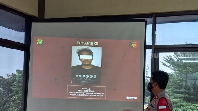 Gara-gara Ngomong Kasar ke Pengamen Wanita, Kernet Tusuk Timer Bus di Kebun Jeruk