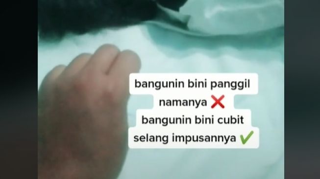 Aksi suami bangunkan istri yang sedang dirawat di rumah sakit (tiktok)