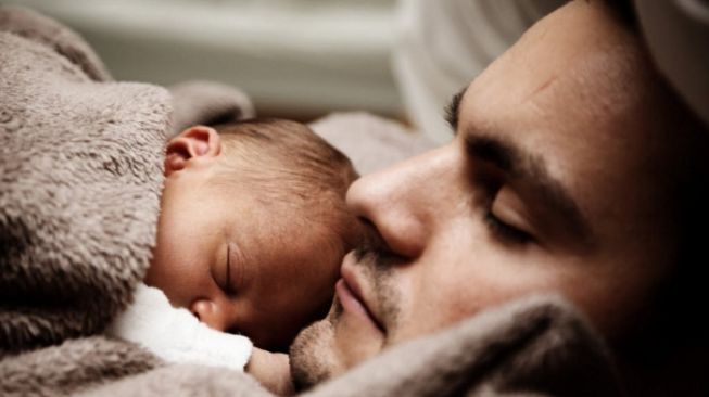 Alasan Mengapa Ayah Lebih Dekat dengan Anak Perempuan Dibanding Laki-laki